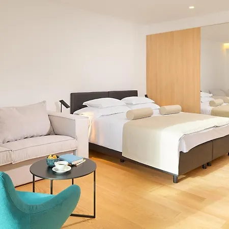 Amphora's Garden 5* Split