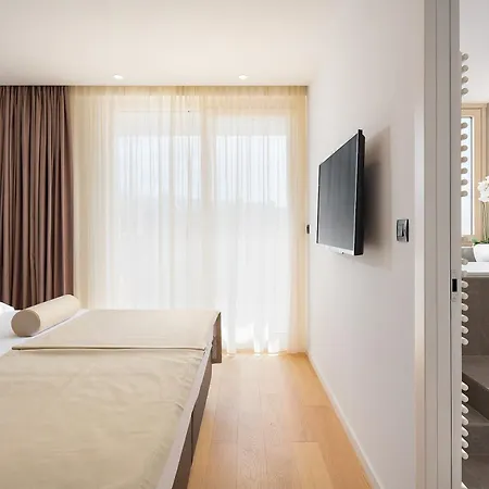 Amphora's Garden Split