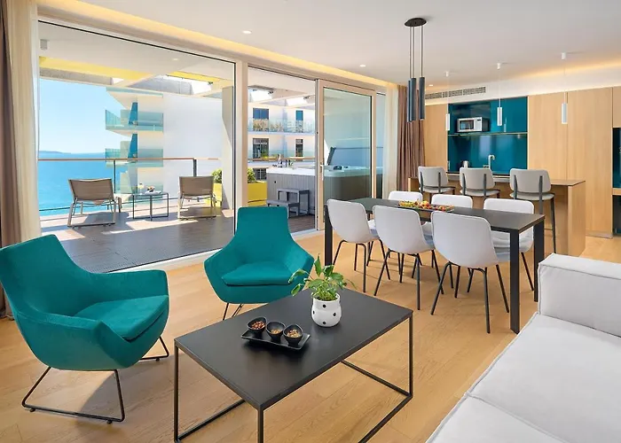 Amphora's Garden Split