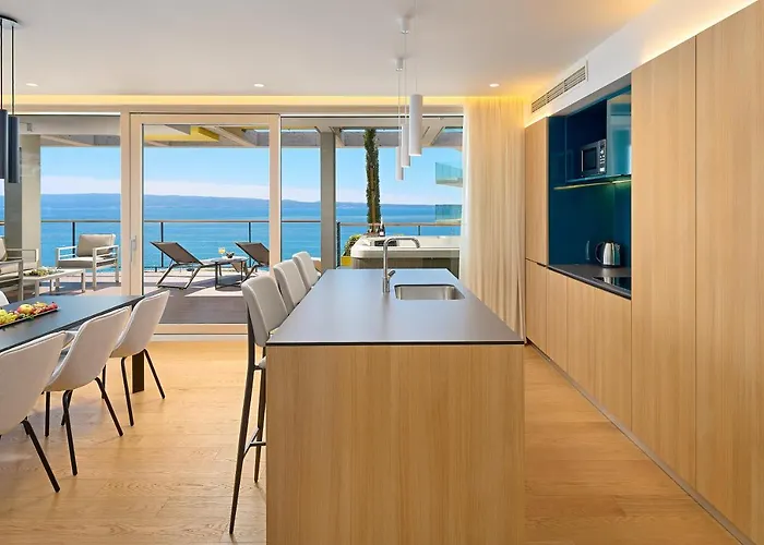 Amphora's Garden Split