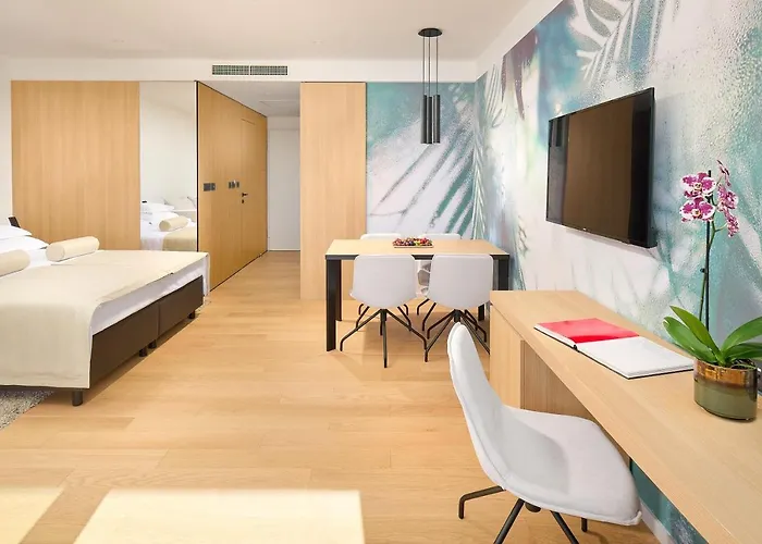 Amphora's Garden Split