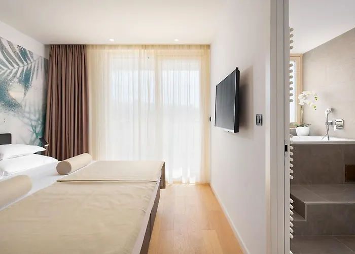 Amphora's Garden Split