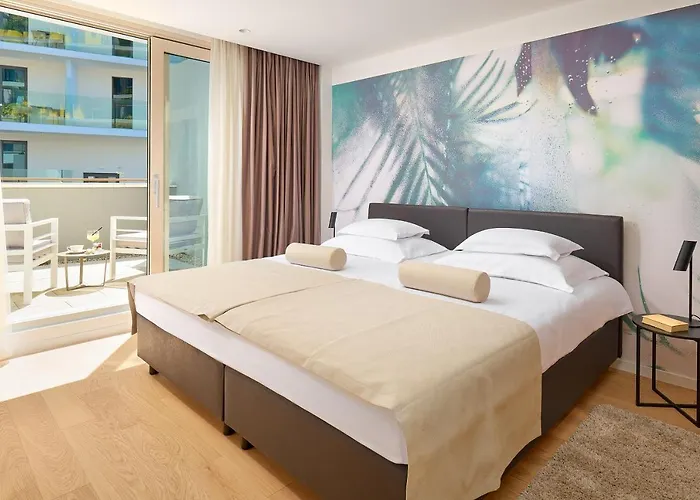 Amphora's Garden Split