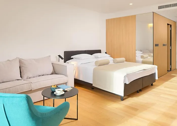 Amphora's Garden 5* Split